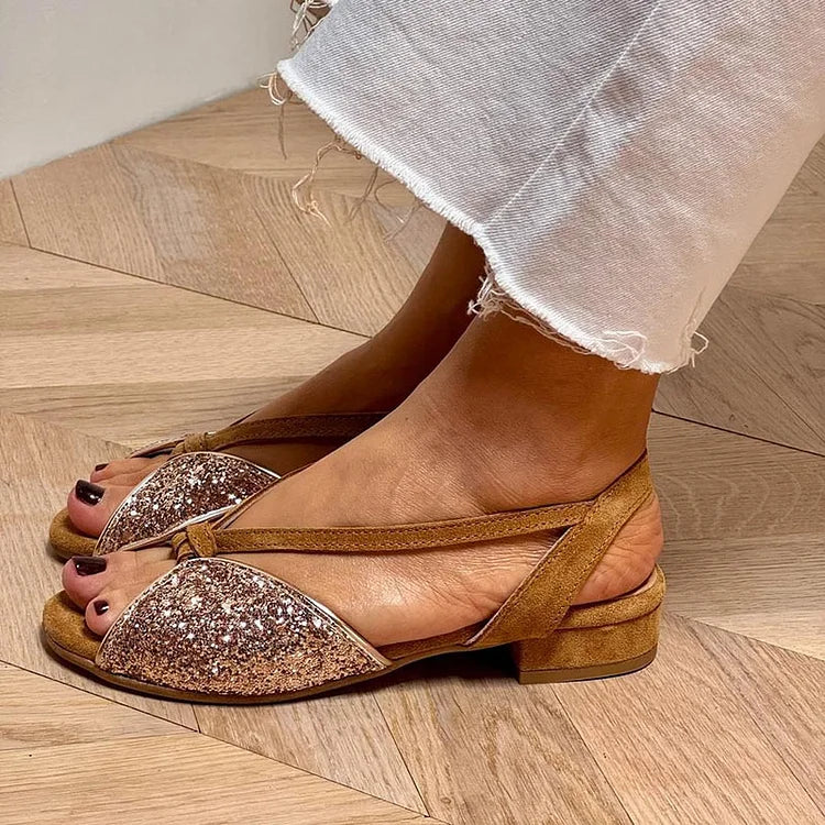 SOFIA | SANDALY PEEP-TOE Z DODATKIEM BROKATU I NISKIM BLOKOWYM OBCASIEM