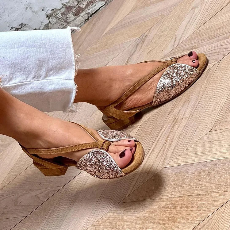 SOFIA | SANDALY PEEP-TOE Z DODATKIEM BROKATU I NISKIM BLOKOWYM OBCASIEM
