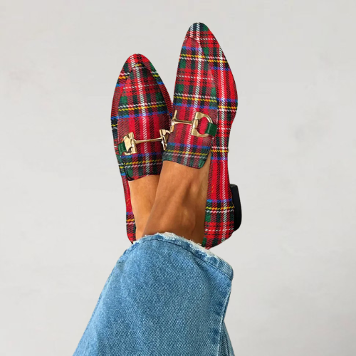 CECILE | TENDY SPITSE LOAFERS Z METALOWĄ KLAMRĄ I WZOREM W KOSTKĘ