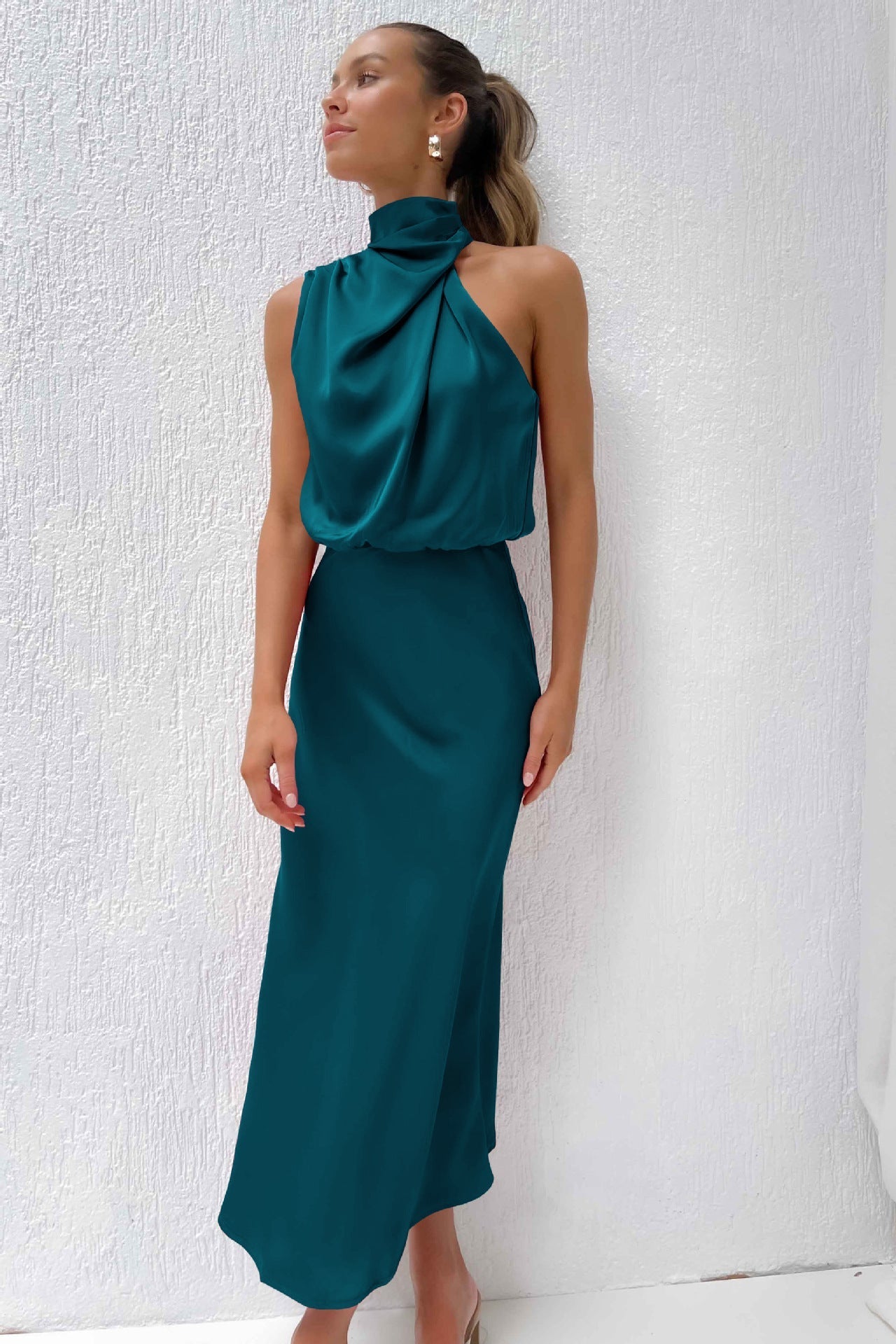 Elise | Elegancka Sukienka Halter z Satyny – Wytworna i Stylowa