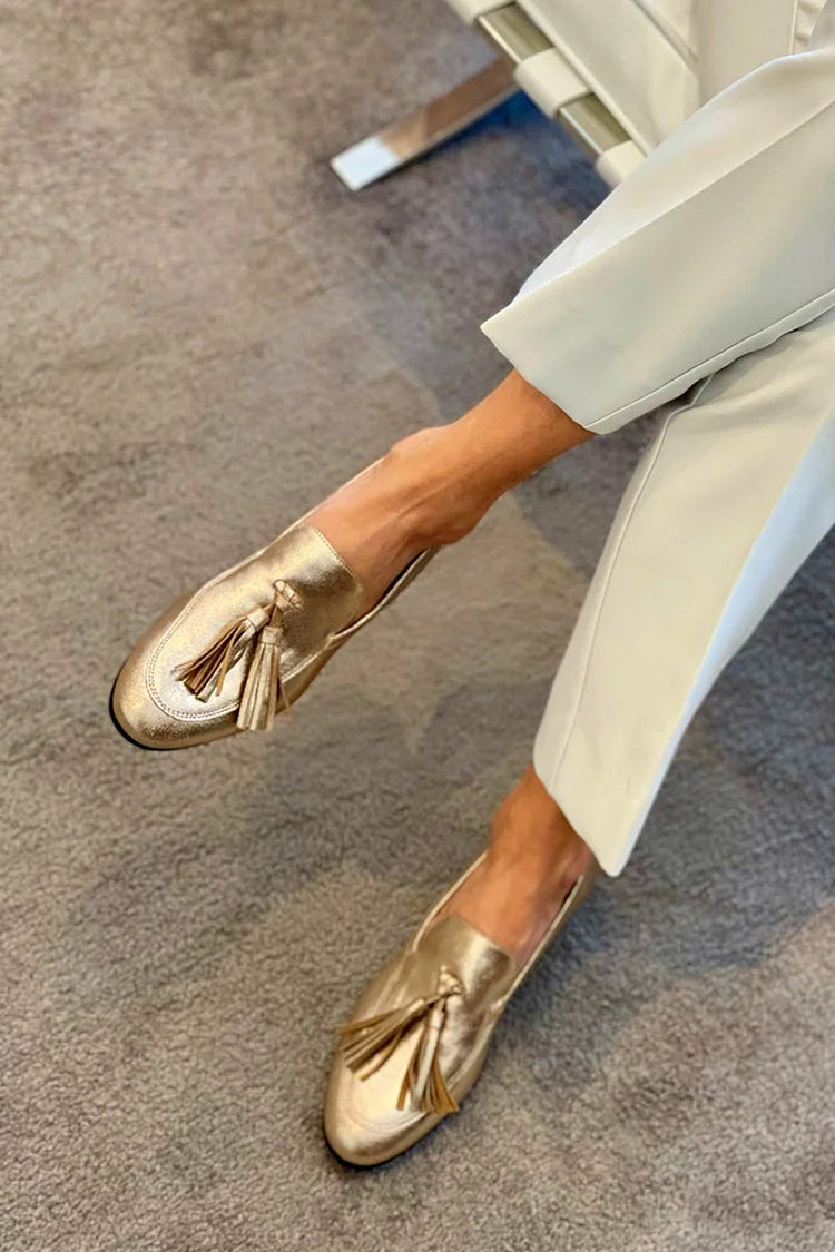 BEATRICE | LOAFERS W ZŁOTYM KOLORZE Z METALICZNYMI GŁÓWKAMI I FRĘDZLAMI