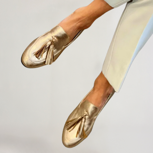 BEATRICE | LOAFERS W ZŁOTYM KOLORZE Z METALICZNYMI GŁÓWKAMI I FRĘDZLAMI
