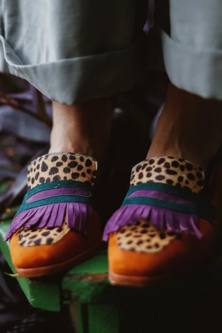 LIESBETH | MODNE LOAFERSY Z FRĘDZLAMI W KOLORACH