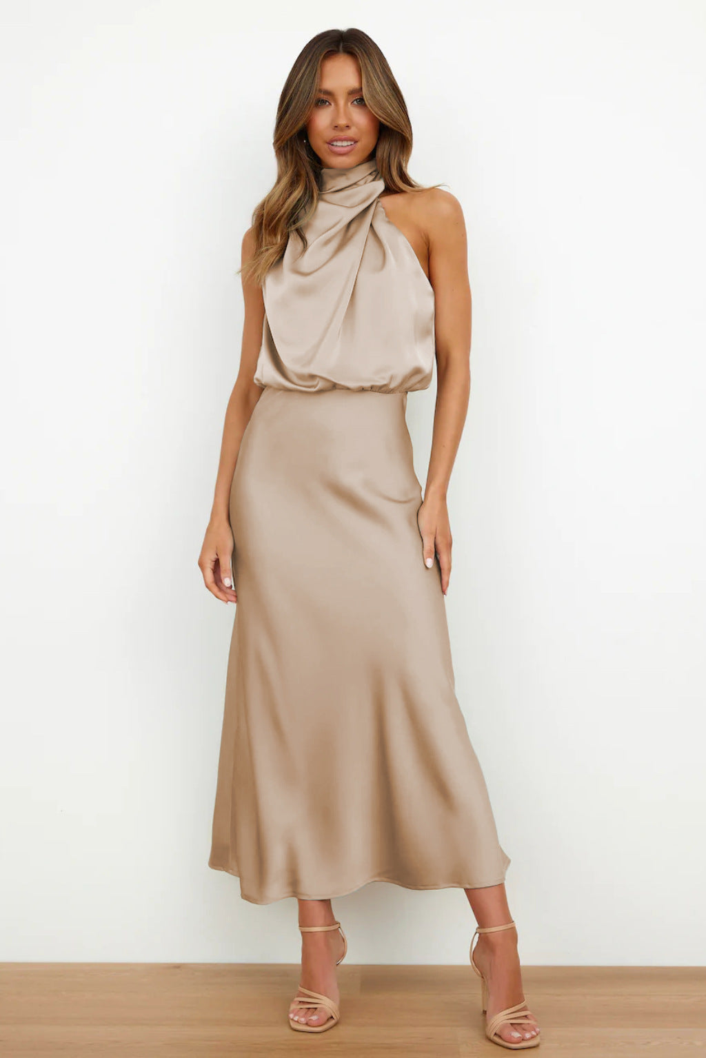 Elise | Elegancka Sukienka Halter z Satyny – Wytworna i Stylowa