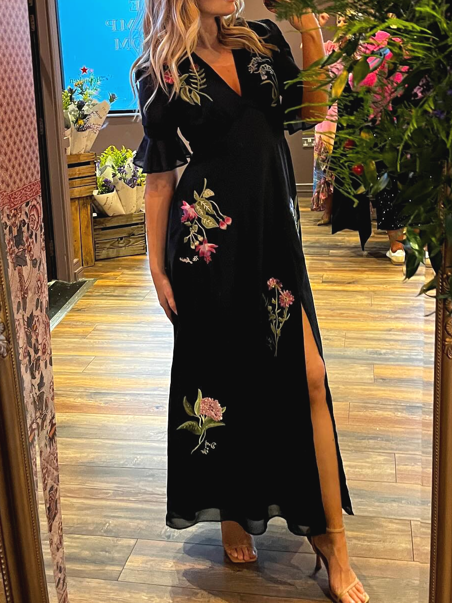 Maxine | Elegancka Sukienka z Haftowanym Niebieskim Kwiatem